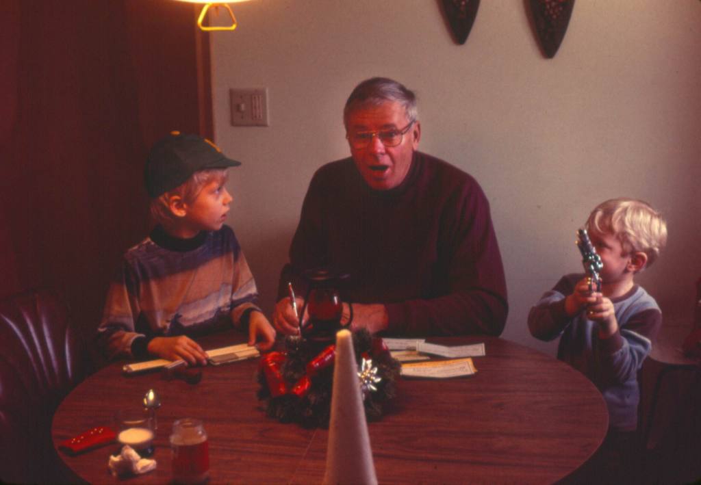 Gramphi Remembered/1024x768_1976-12-Hildebrand-Christmas-0.jpg